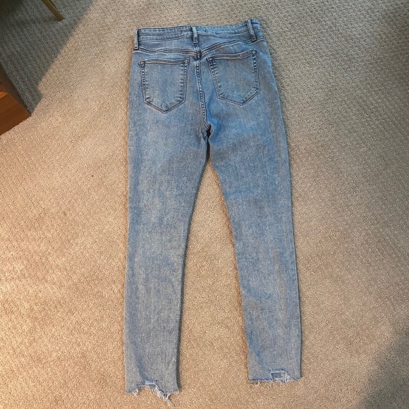 Joe’s Jeans High Waisted 5-button light wash jeans, raw hem, size 28 - Picture 2 of 2